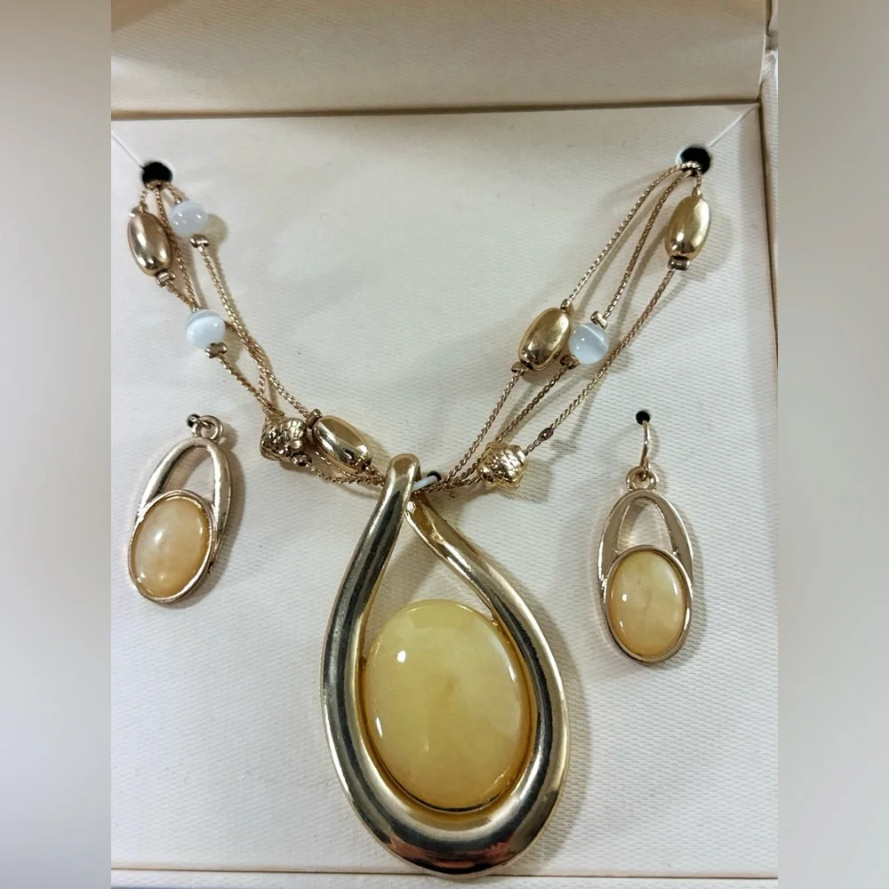 Kim Rogers Gold-Tone Yellow Stone Pendant Necklace & Earrings Set NIB - Picture 2 of 5